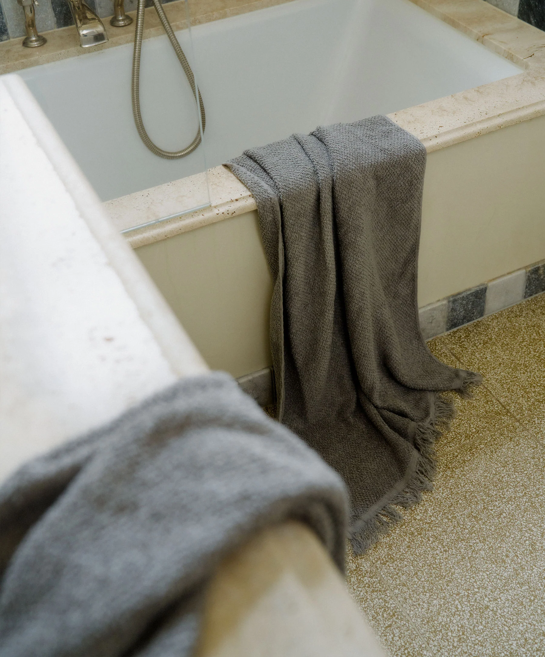 Pure Linen Bath Towel - Pebble - Image 4