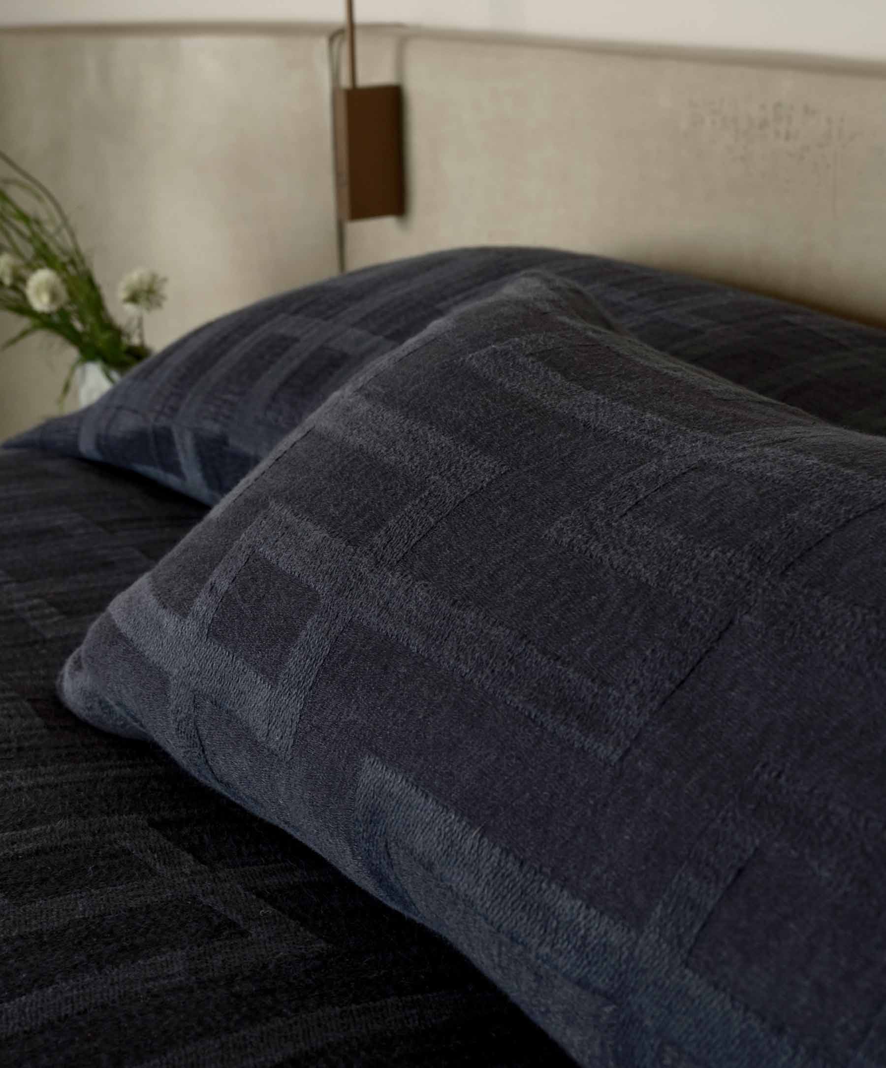 Rolfes Lumbar Cushion Cover - Navy - Image 4