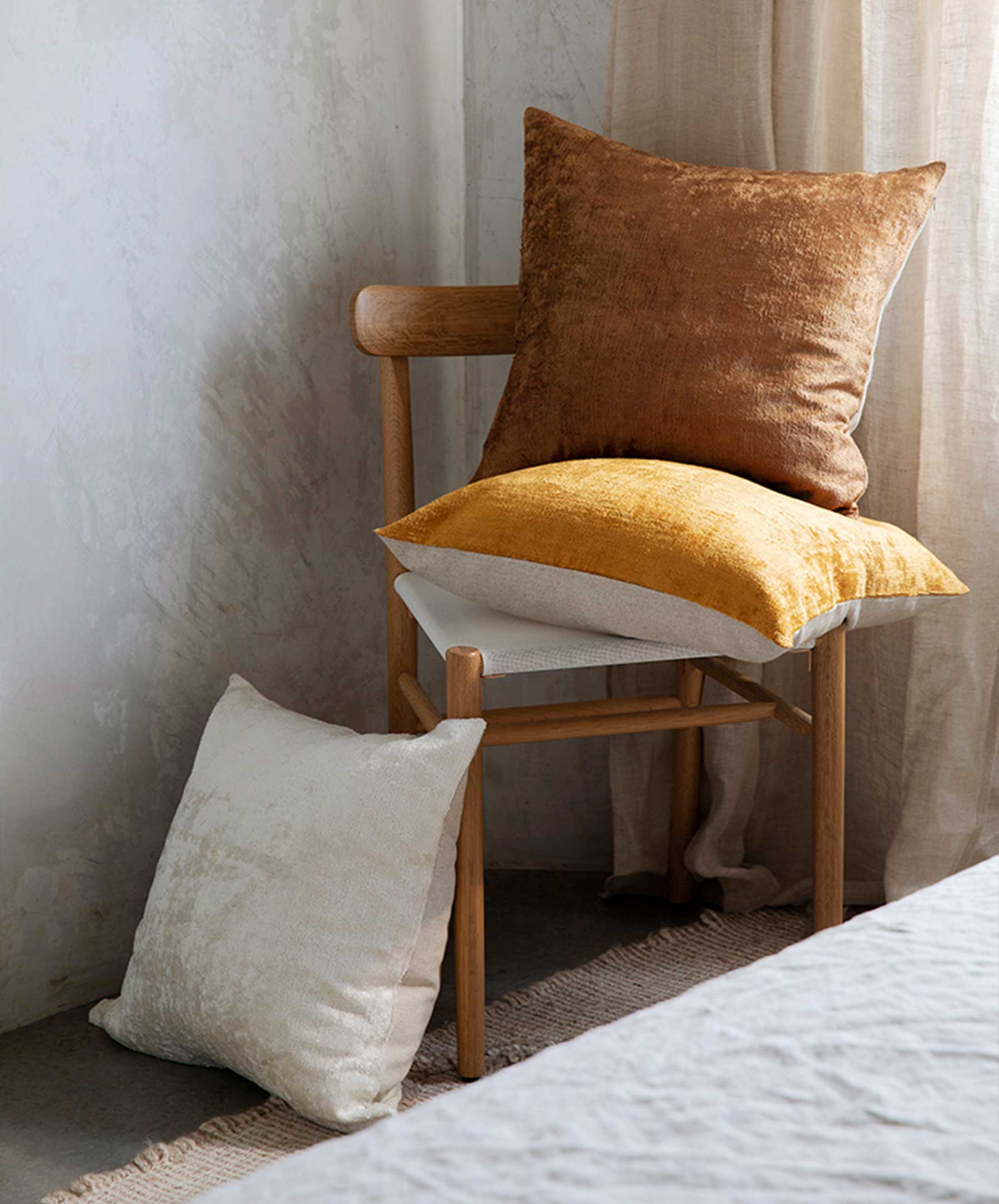 Talik Velvet Rectangular Cushion Cover - Cream - Image 3